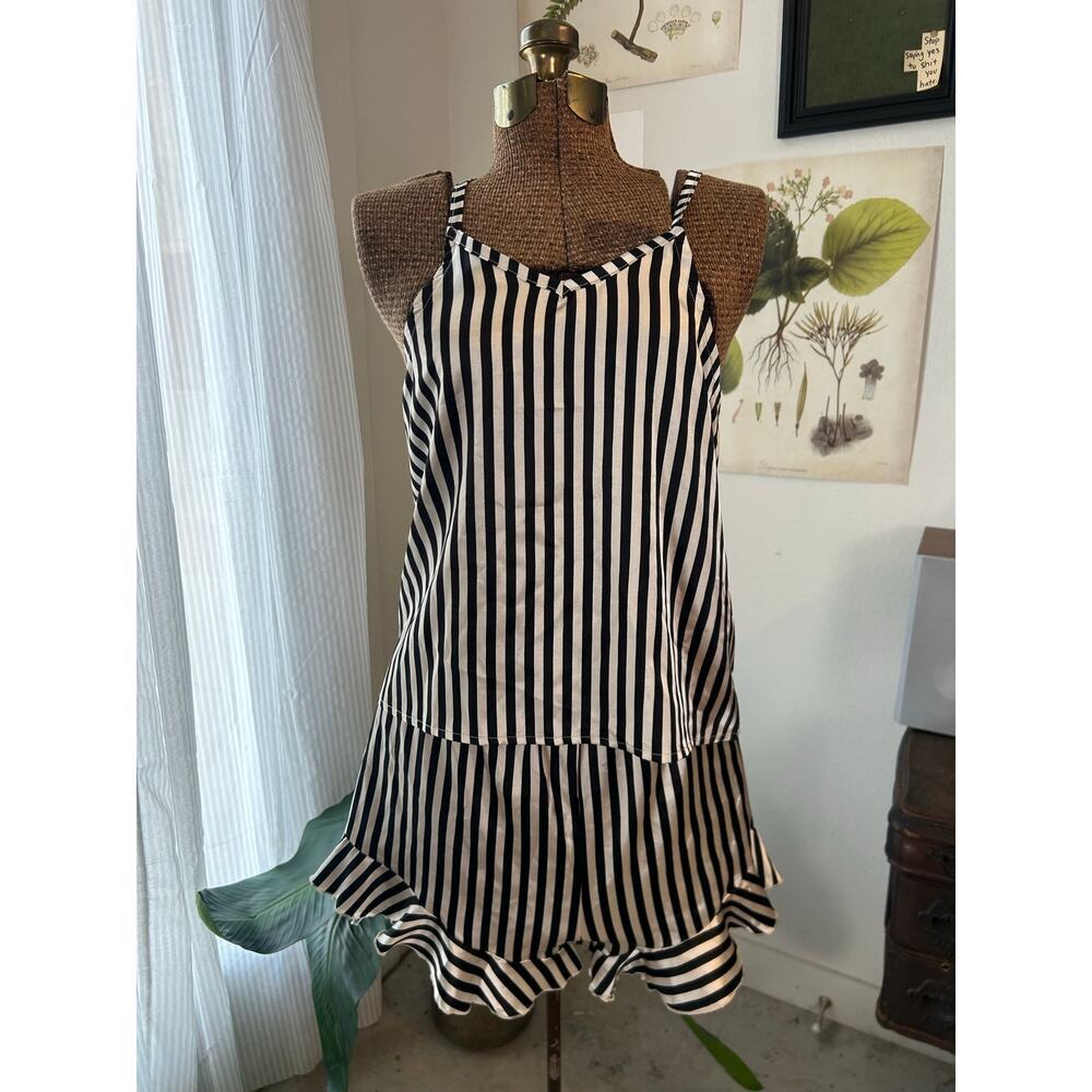 Bella Sleep + Spa Women's Pajama set Large Striped Silk Flowy